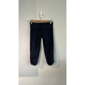 SOLD!! Lululemon Size 2 Run Mid Rise BLACK Cropped Capris